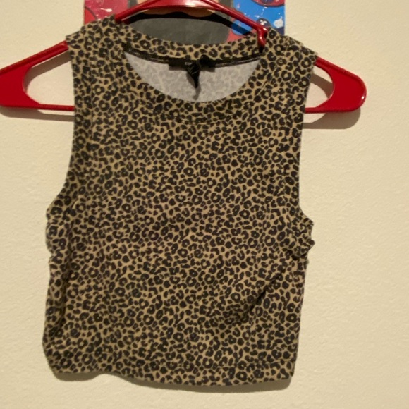 Crop top - Picture 1 of 3